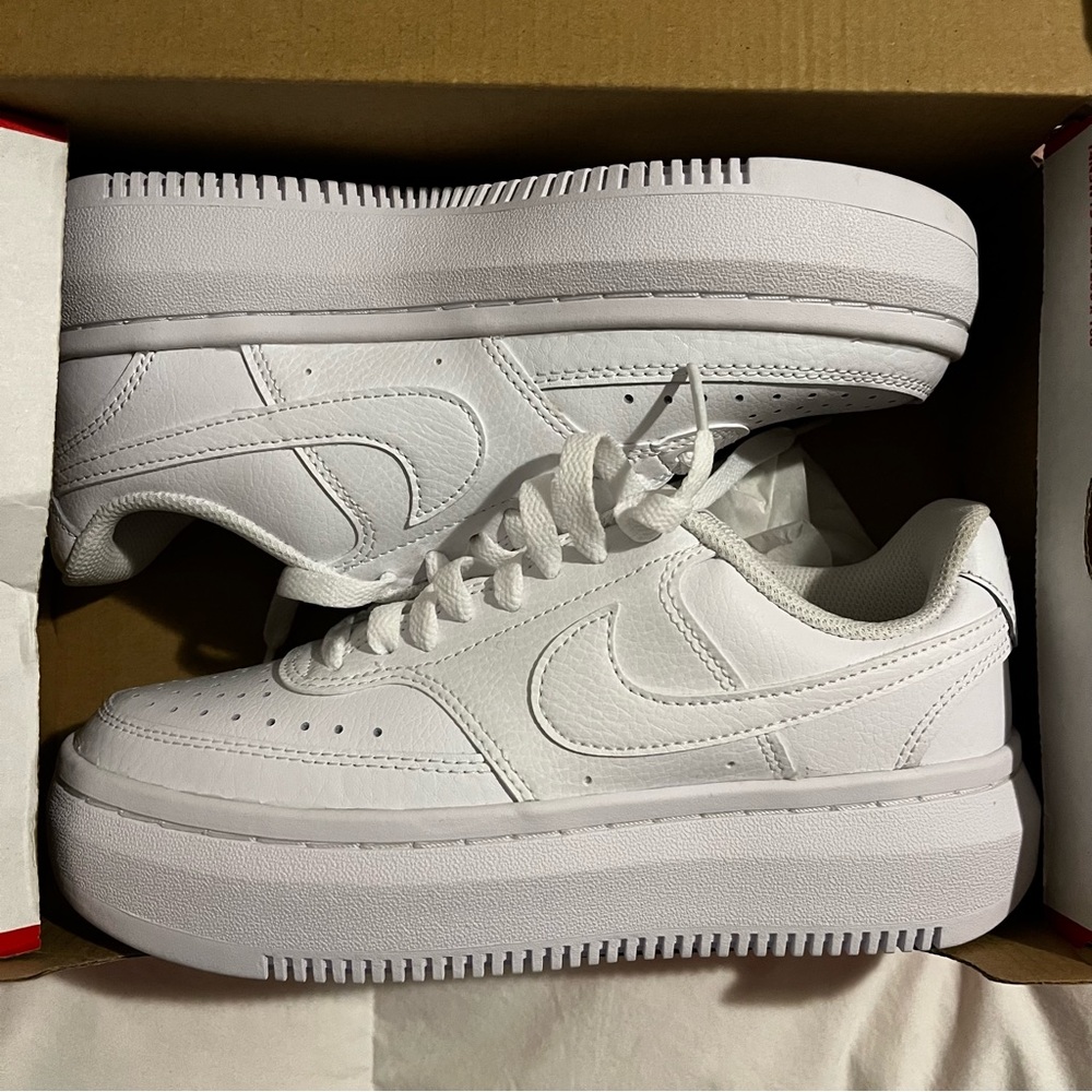 New in Box Nike Vision Court Alta LTR in White size 7
